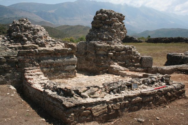 03_Porta-Ovest-a-Paleokaster-650x433