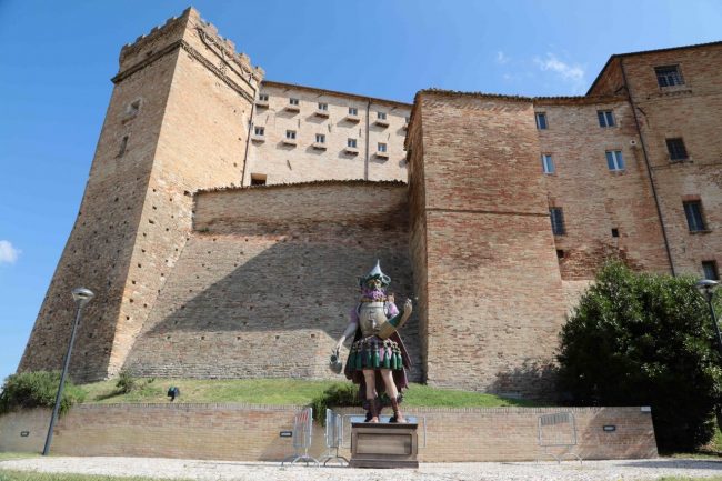 Enolo-a-Loro-Piceno-2-c-Roberto-Nigi-650x433