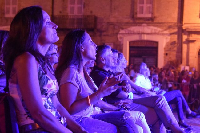 concerto-dodi-battaglia-piazza-della-libertà-civitanova-alta-FDM-7-650x433