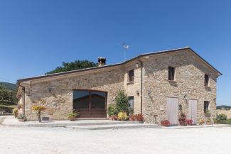 fattoria-fucili-1-3-325x217