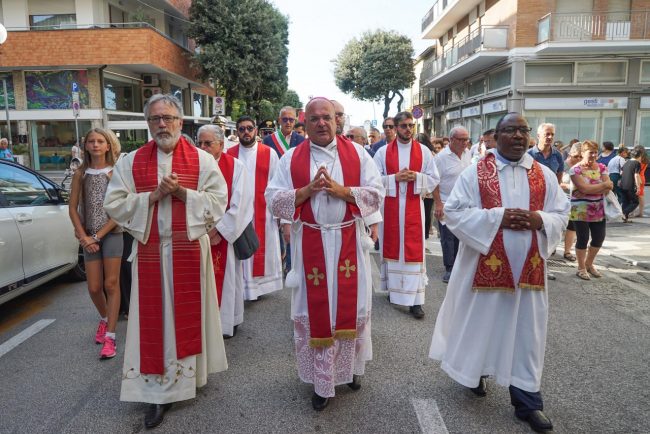 messa-e-processione-san-marone-rocco-pennacchio-civitanova-FDM-3-650x434