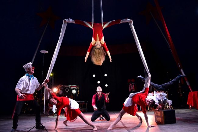 Mister-David-and-the-Family-DEM-in-Crazy-Circus-Dream_ok