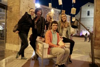 NotteRicerca_2017_studentiErasmus-325x217