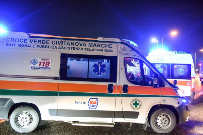 ambulanza-croce-verde-civitanova-soccorsi-notte-archivio-arkiv-FDM