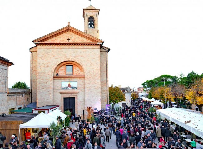 Borgo-in-Festa-a-Colmurano-Castagnata-e-Polentone_1-650x477