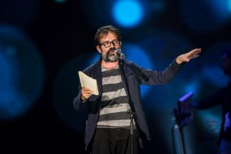 Guido-Catalano-Terza-serata-Sferisterio-Musicultura-2017-325x217