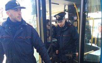 carabinieri-archivio-arkiv-controlli-scuola-1-325x202