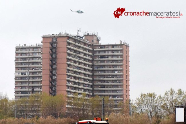 elicottero-carabinieri-hotel-house-porto-recanati-archivio-arkiv-FDM-1-650x434