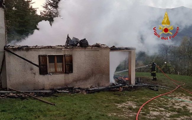 incendio-bolognola-1-650x406