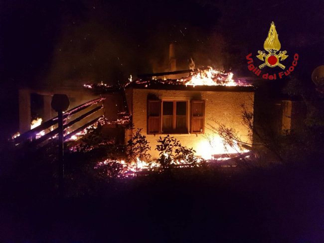 incendio-bolognola-2-650x488