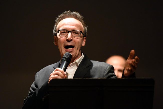 roberto-benigni-legge-linferno-teatro-apiro-FDM-4-650x434