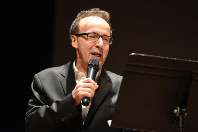 roberto-benigni-legge-linferno-teatro-apiro-FDM-5-650x434