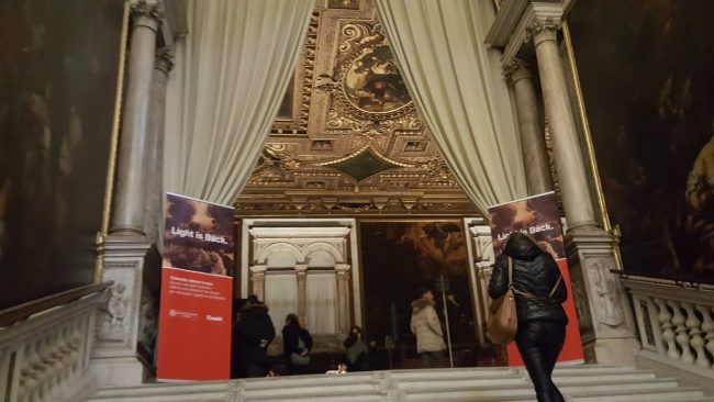 adolfo-guzzini-Sala-Capitolare-Scuola-grande-di-San-Rocco-Venezia-tintoretto-dopo-intervento3-650x366