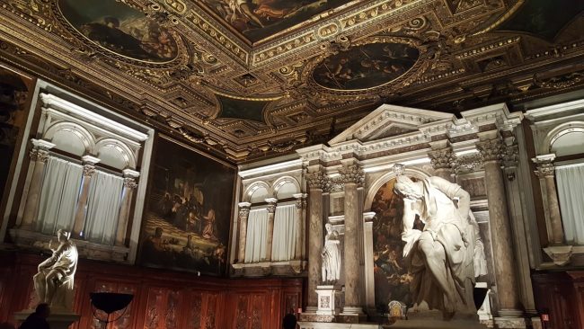 guzzini-Sala-Capitolare-Scuola-grande-di-San-Rocco-Venezia-tintoretto-dopo-intervento1-650x366
