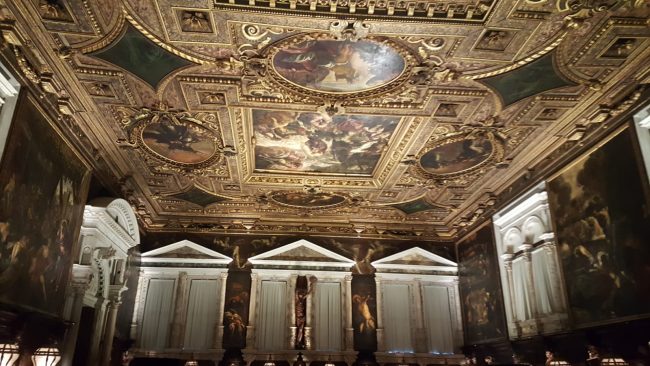 guzzini-Sala-Capitolare-Scuola-grande-di-San-Rocco-Venezia-tintoretto-dopo-intervento2-650x366