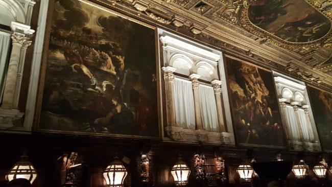 guzzini-Sala-Capitolare-Scuola-grande-di-San-Rocco-Venezia-tintoretto-dopo-intervento4-650x366