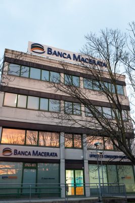 inaugurazione_banca_provincia_macerata-3-267x400