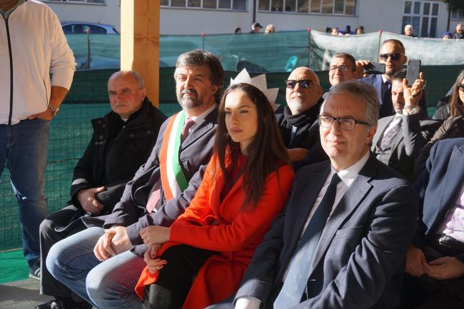 Il-sindaco-Ceregioli-il-presidente-della-Regione-Ceriscioli-e-Carlotta-Maggiorana-Miss-Italia-2018-650x433