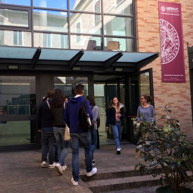 Polo-Pantaleoni-studenti