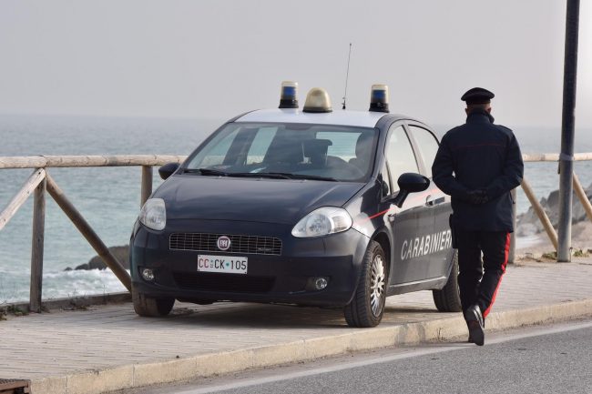 ritrovamento-ordigno-bellico-spiaggia-scossicci-porto-recanati-2-650x433