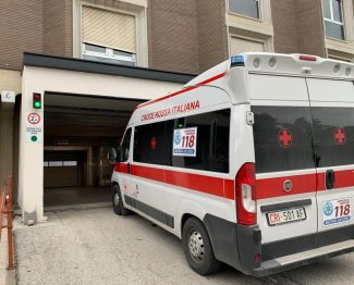ambulanza-pronto-soccorso-118-archivio-arkiv-2-325x262