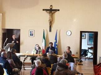 consegna-chiavi-appartamenti-erap-sarnano-2-325x244