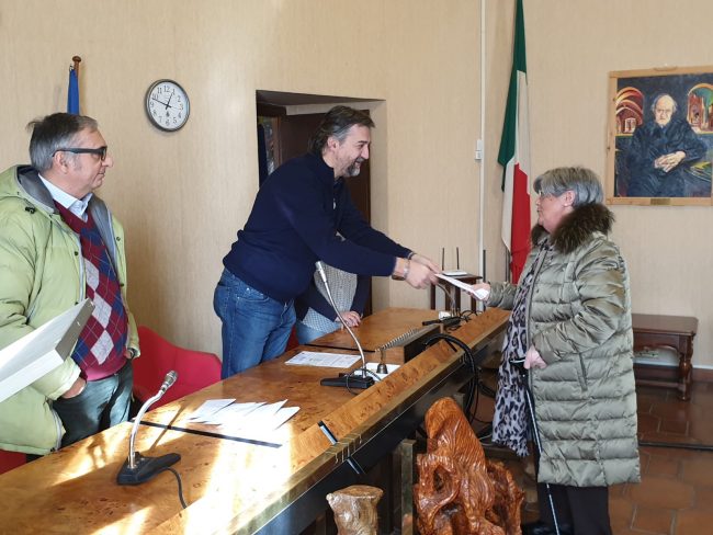 consegna-chiavi-appartamenti-erap-sarnano-9-650x488