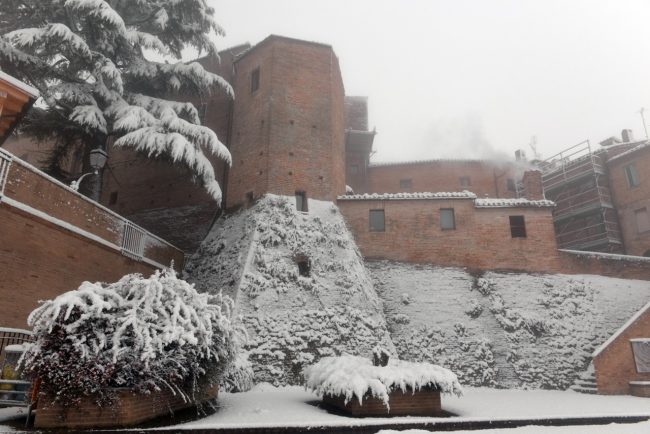 neve-11-gennaio-colmurano2-650x434