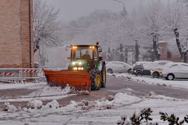 neve-11-gennaio-colmurano4-650x433