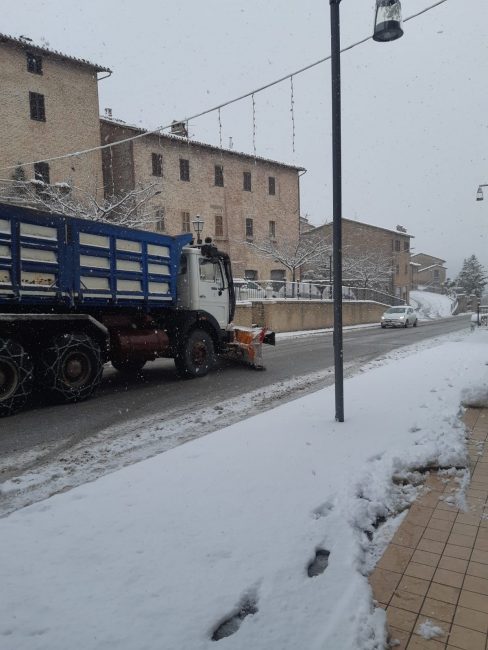 sarnano-neve-4-gennaio1.jpg.crdownload-488x650
