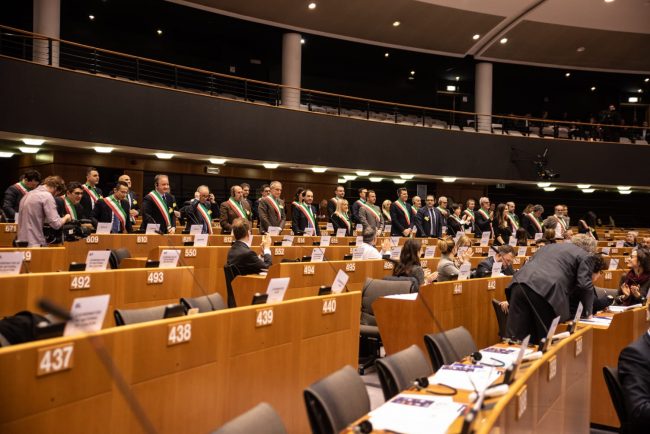 BruxellesApplauso-ai-sindaci-marchigiani