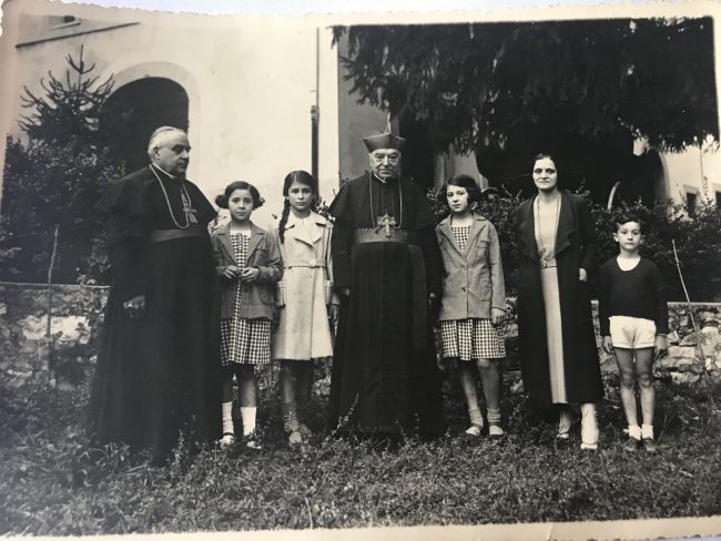 Davanti-la-sua-casa-a-Capovallazza