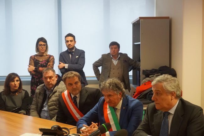 Il-presidente-Tajani-insieme-alla-Giunta-di-Tolentino