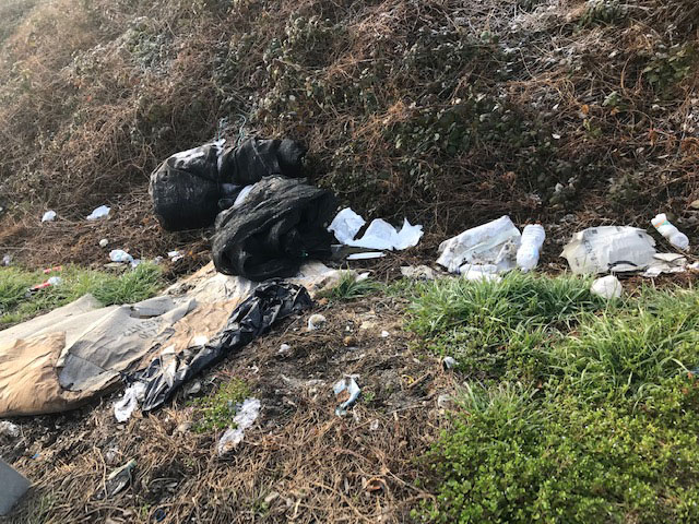 rifiuti-abbandonati-superstrada-1