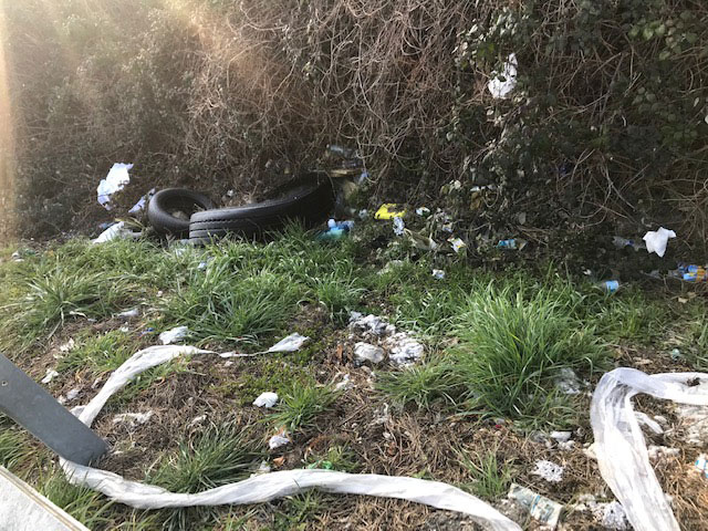 rifiuti-abbandonati-superstrada-2
