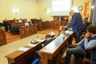 sala-consiglio-comunale-aula-consiliare-stefano-mei-archivio-arkiv-civitanova-FDM