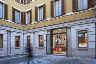 001_iGuzzini_The-Light-Gate_ph-Paolo-Carlini-325x217
