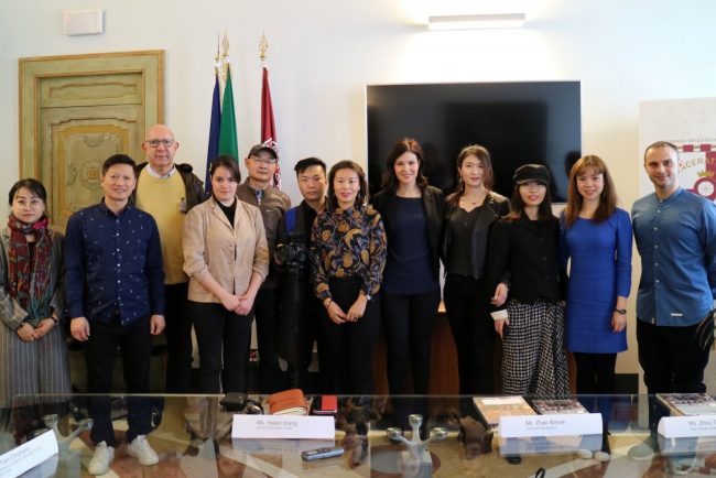 giornalisti-cinesi-macerata-2-650x434