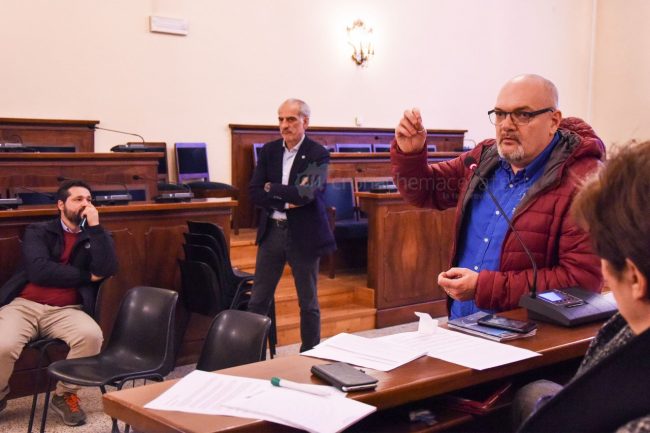incontro-su-acqua-mei-silenzi-poeta-civitanova-FDM-2-650x433