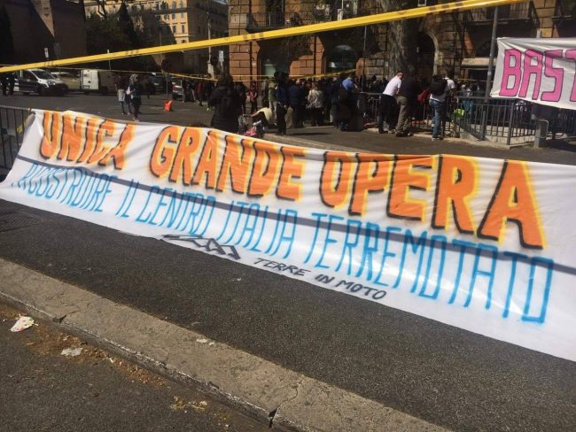 striscione-ricostruzione-roma