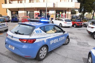 tunisino esce dal commissariato - civitanova - FDM (3)