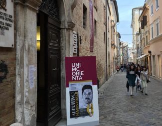 Aperitivo-Magistrale-2018_01-325x253