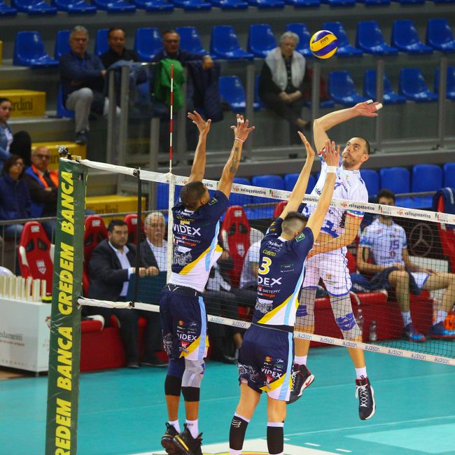 Attacco-Paoletti-Scatto-di-Fabiano-Rossi-goldenplast-potentino