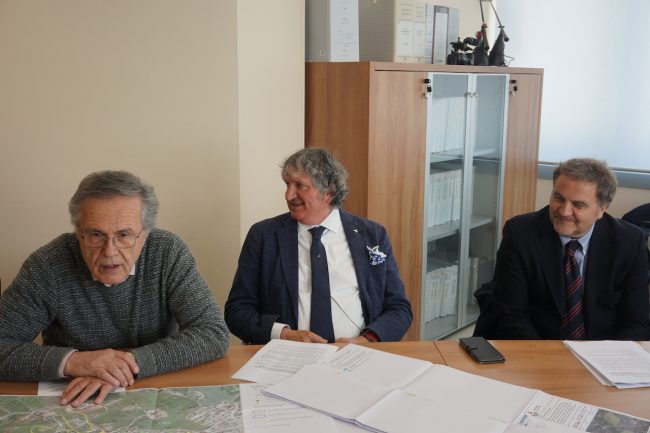 Il-sindaco-Giuseppe-Pezzanesi-lassessore-Fausto-Pezzanesi-e-il-consigliere-Serraggiotto