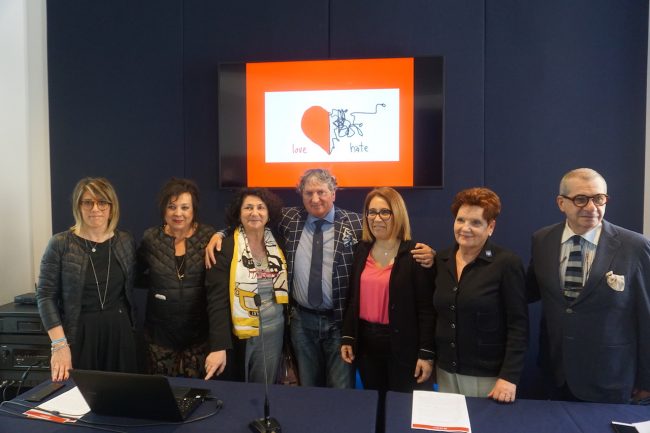 Il-tavolo-della-conferenza-1-650x433