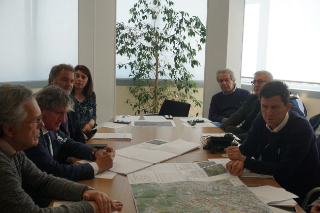 Il-tavolo-della-conferenza-2-650x433