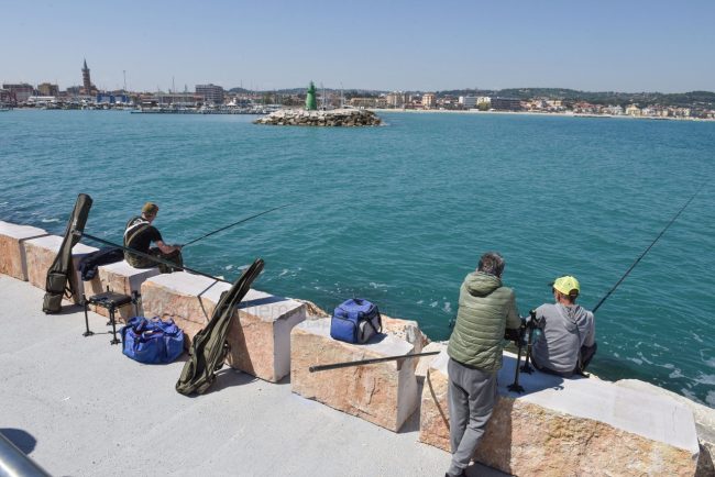 apertura-banchina-pesca-sportiva-porto-civitanova-FDM-5-650x434