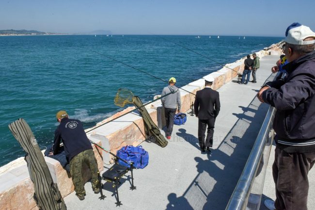 apertura-banchina-pesca-sportiva-porto-civitanova-FDM-7-650x434