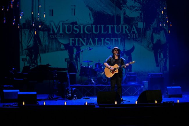 concerto-finalisti-musicultura-2019-teatro-persiani-recanati-gianluca-grignani-foto-ap-13-650x433