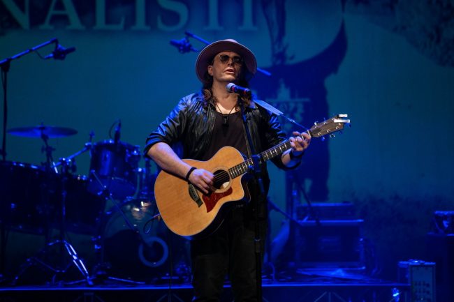 concerto-finalisti-musicultura-2019-teatro-persiani-recanati-gianluca-grignani-foto-ap-14-650x433